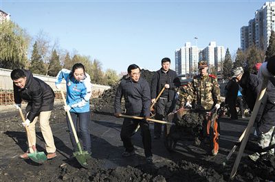 北京進行河道清淤工程